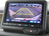 バックカメラ搭載で後方時に車体後ろが確認出来て安心です。運転の苦手な方やたまに乗る方でも安心して車庫入れが出来ます。