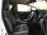 高いホールド性で運転姿勢が安定します。長距離ドライブでも疲れにくいのが魅力です。快適なドライビングライフをお送りください♪