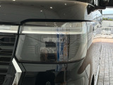 LEDヘッドライトは、点灯の瞬間から最大光量を発揮し、突然暗くなるトンネルなどでの安定感を高めます。
