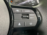 【アダプティブクルーズコントロール】高速道路での長距離走行が楽に!!自動で速度を保つクルーズコントロールが、衝突軽減システムと連携し、前方の車両を感知して車間を保つように速度調節してくれます!!