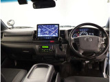オシャレなインテリアで運転する気分も盛り上がりますよね^^