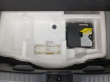 応急パンク修理キット・車載工具。