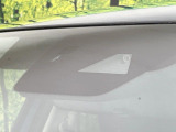 【i-ACTIVESENSE】走行中に前方の車両等を認識し、衝突しそうな時は警報とブレーキで衝突回避と被害軽減をアシスト。より安全にドライブをお楽しみいただけます。