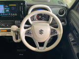 インテリアに合わせたデザインのステアリングは、運転される方のことも考え、運転しやすい形状、大きさです。是非一度、実際に触ってお確かめください。