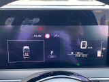 見やすい液晶メーター。走行距離や車両情報がひと目で確認でき視認性良好です。