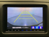 バックでの車庫入れも安心です! リアカメラが付いているバックモニター付のナビを装備しております。操作線もついており距離感も画面から確認できます。