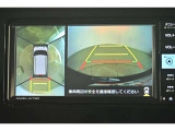 パノラミックビューモニター付きです。車両を上から見たような映像をディスプレイオーディオ画面に表示。運転席からの目視だけでは見にくい、車両周辺の状況をリアルタイムでしっかり確認できます。