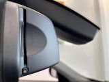 【ルームミラー一体型ETC】BMWといえばルームミラー一体型のETC。ドライバーから差し込めるかたちになっておりますので、差し忘れの際も慌てずにご利用いただけます。
