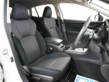 運転席のスペースはゆったりしていて、視界も広く確保されているので普段の運転からロングドライブまで快適です。