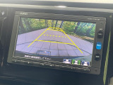 【バックカメラ】駐車時に後方がリアルタイム映像で確認できます。大型商業施設や立体駐車場での駐車時や、夜間のバック時に大活躍!運転スキルに関わらず、今や必須となった装備のひとつです!