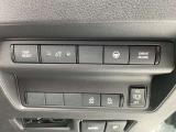 ハンドル右奥には各種設定スイッチがあります。運転者がスッと手を伸ばせば操作できので便利です。