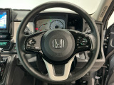 運転にかかわる様々な操作を安全に行えるように視点移動が少なく操作性に配慮されたスイッチ類が凝縮されたコクピットです。