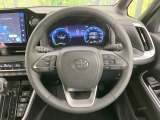 インテリアに合わせたデザインのステアリングは、運転される方のことも考え、運転しやすい形状、大きさです。是非一度、実際に触ってお確かめください。