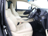 運転席廻りです。
