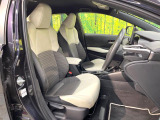 運転席シート廻りは使用感も少なく、良好な状態となっています。前オーナー様が丁寧に使っていたことがよくわかりますね。