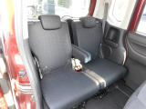 リアシートの画像です!中古車にも純正用品のお取付が可能です!社外の用品もお安くお取付いたします!持ち込みでの取付もご相談ください。
