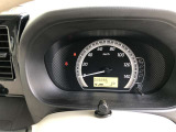 シンプルに情報を伝えるスピードメーター