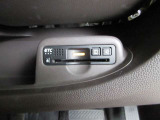 【ETC車載器】は、ビルトインタイプですっきり収納され、見た目も使い勝手も満足のアイテムです。