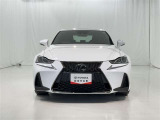 スピンドルグリルがレクサスらしさを強調します。