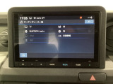HondaCONNECT対応の便利なナビディスプレー。お持ちのスマートフォンと連携して、ナビやBluetoothでの音楽再生が可能です。デザインはもちろん、操作性も良好です。