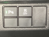 VSA装備車です。VSAはドライバーの操作と車の動きを見守っています。もし車の挙動が乱れたとき、4輪別々にブレーキをかけたり、エンジンパワーをしぼることによって車を安定させます。