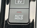 オートブレーキホールド機能は、運転者のブレーキ操作によって停車した際に、自動的にブレーキ力を保持する機能です。