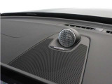 【Bowers&Wilkins ハイフィデリティ・オーディオシステム】精密にチューニングされたHi-Fiスピーカーと、革新的なフレッシュエア・サブウーファーを搭載。臨場感あふれるサウンドを届けます。