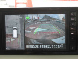 アラウンドビューモニター(車両を上から見たように表示)装着で車庫入れをサポート