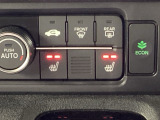 運転席と助手席にシートヒーターが付いています☆寒い時期に腰周りを温めてくれるので体全体が温まりやすいのは勿論、暖房と違い顔に風が当たらないので、乾燥肌やドライアイの方でも大丈夫☆
