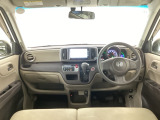 【前方視界】開放的な前方視界!運転がしやすく疲れにくいです♪窓が大きく、見通しがとっても良いおクルマですよ♪