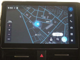 ディスプレイオーディオ(コネクティッドナビ対応)PLUS搭載。T-Connectご契約で2028年1月まで無償で利用できるナビ(期限到来後は有償)と、解約後も利用できる車載ナビが搭載されています。
