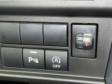 コーナーセンサーを車の前後に装備。障害物までの距離に応じて警告音を変えてお知らせ。縦列駐車時や駐車場・車庫などでの取り回しをサポートします。詳細は販売店スタッフまでおたずねください。