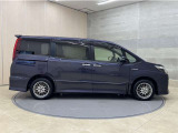 「中古車ハイブリッド保証」付き。ハイブリット機構を無償で保証します。保証期間は初度登録年月から10年目まで、または3年間の長い方。但し累計走行距離が20万km以内。