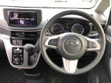 運転中も見やすいメーター。