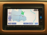 ナビゲーションはフルセグTV対応のGathers純正メモリーナビを搭載しています。Bluetoothオーディオ機能がありますので、スマートフォンなどの音楽も再生できます。