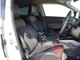 お車選びをお楽しみ頂けるよう、在庫車の展示スペースを十分に確保しております。