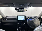 落ち着いたカラーの内装で、ゆったりと運転したい方に。