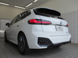 BMW認定中古車は、ドイツ本社と同様の教育・訓練を受けたBMW専門のメカニックが100項目以上のポイントを徹底的にチェックし、整備したうえでご納車させていただきます。