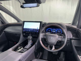 運転席まわりです。 各操作スイッチは使いやすい位置に配置されてます。