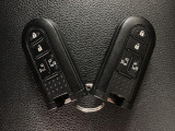 スマートキーを装備しています☆カギをカバンやポケットに入れて頂いた状態でドアロックの開閉やエンジンスタートをして頂けますよ!とても便利な装備です!