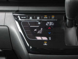 オートエアコンですので、車内を快適な空間に出来ます ♪   操作はタッチパネル式ですので爪の長い方でも安心して操作して頂けます!