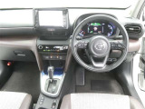 運転席からの視界はこんな感じです☆お気軽にご来店いただき、実際に座って是非お確かめください。ドライバーに寄り添う快適な操作フィールをもたらすステアリングです。