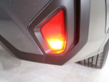 視界不良時の自車位置を後方の車両に認識を促すバックフォグを装備しています。