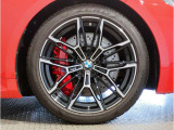 【BMWアロイホイル】軽量かつ強度に拘ったアロイホイル。走行性能ポテンシャルを引き出す設計。車の足元を引き締めてくれる大きなポイントはアロイホイルです。