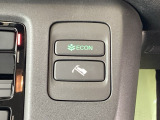 【eコンスイッチ】低燃費運転をサポートするECONモード。スイッチをONすると、エンジンやトランスミッション、A/Cなどを協調制御し、燃費の向上に貢献。エコドライブの効果を高めます。