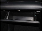 お車の取扱説明書・メンテナンスノート(記録簿)もございます。トヨタのディーラーで安心を買って下さい。当社は無理な勧誘は致しません。まずはお客様からのお問い合わせを心よりお待ちしております。
