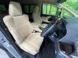 運転席シート廻りは使用感も少なく、良好な状態となっています。丁寧に使われていたことがよくわかりますね。
