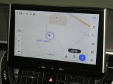 【10インチ純正ナビ】純正ナビを装備。タッチパネル式で使いやすく、詳細地図により目的地をピンポイントで設定できます。初めての道でも迷いにくく、ロングドライブも快適ですよ♪