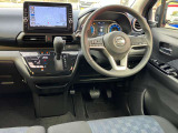 足元も広く運転しやすい!室内状態も良好です!衝突軽減エマージェンシーブレーキ・横滑り防止・車線逸脱警報・踏み間違い防止アシスト機能などの安心・安全装備が充実!