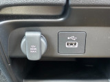 フロントにナビ接続用USBジャックを備えています。
